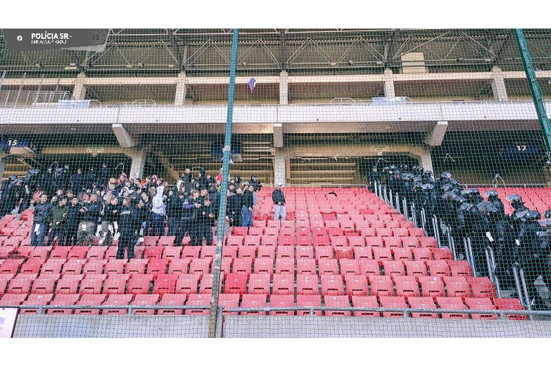 FOTO: Na derby medzi Spartakom a Slovanom trénujú aj policajti, foto 2