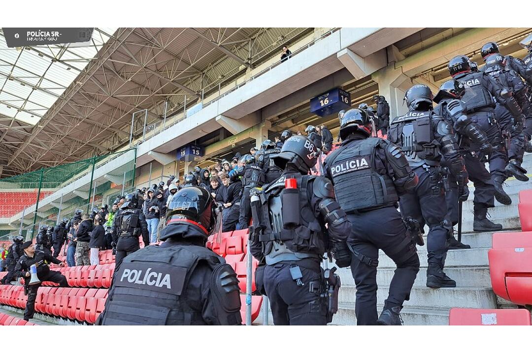 FOTO: Na derby medzi Spartakom a Slovanom trénujú aj policajti, foto 3