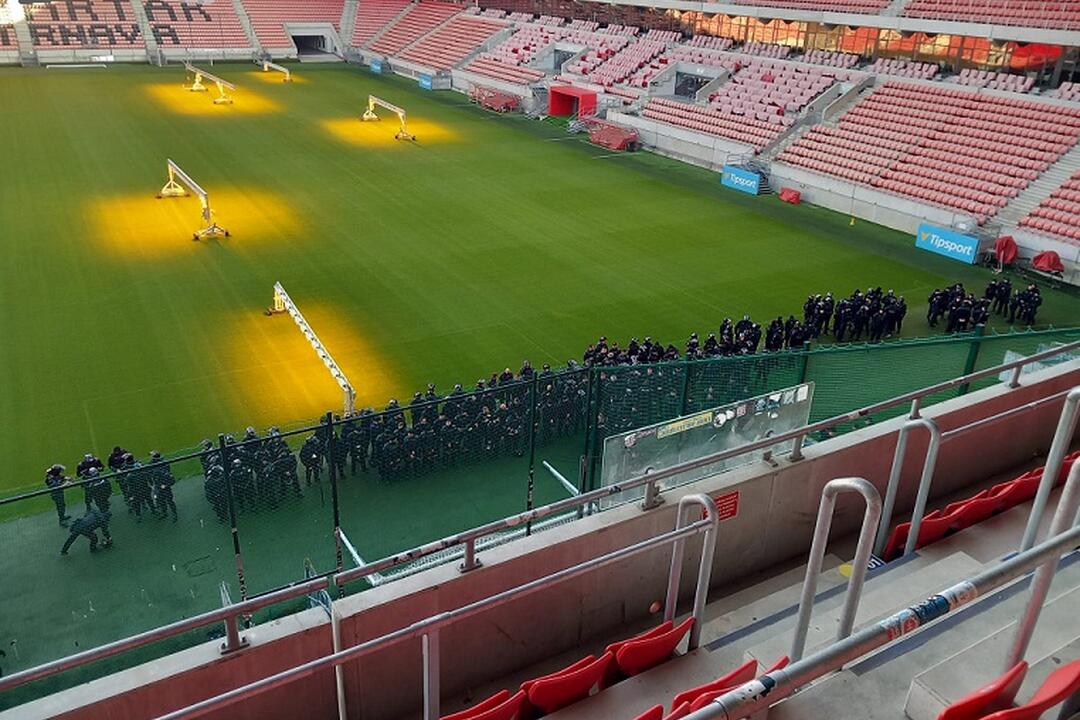 FOTO: Na derby medzi Spartakom a Slovanom trénujú aj policajti, foto 7