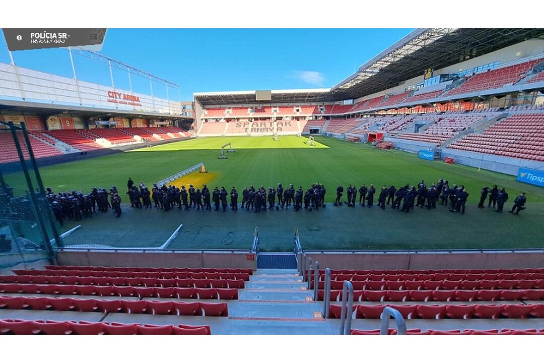 FOTO: Na derby medzi Spartakom a Slovanom trénujú aj policajti, foto 8