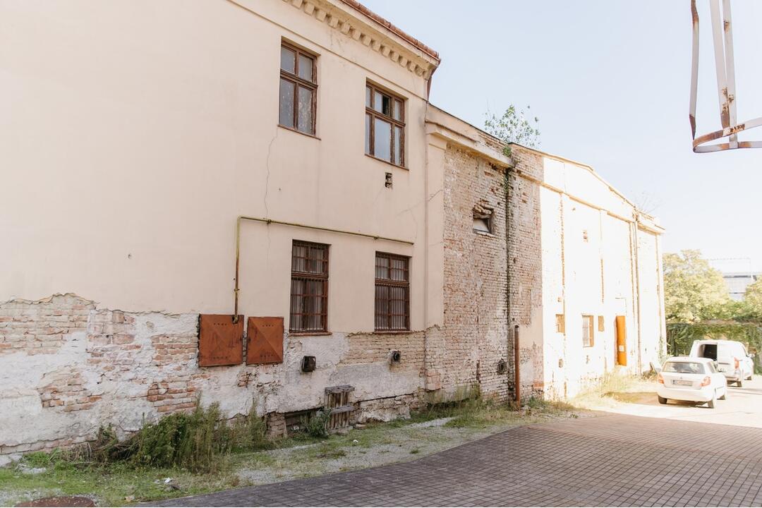 FOTO: Trnavská univerzita v Trnave vdýchne rozpadnutej budove nový život, foto 3