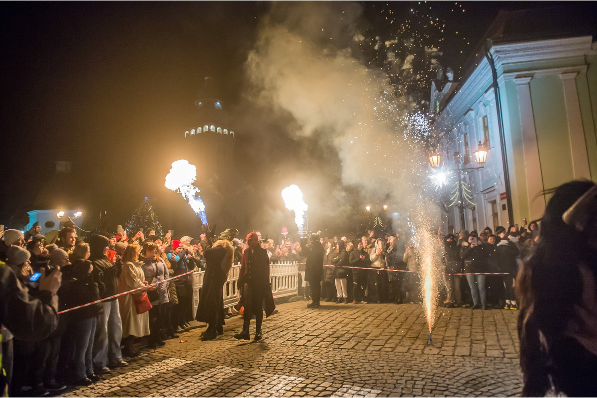 FOTO: Čertovský večer v Skalici. Ulicami sa premávalo 130 krampusov, foto 7